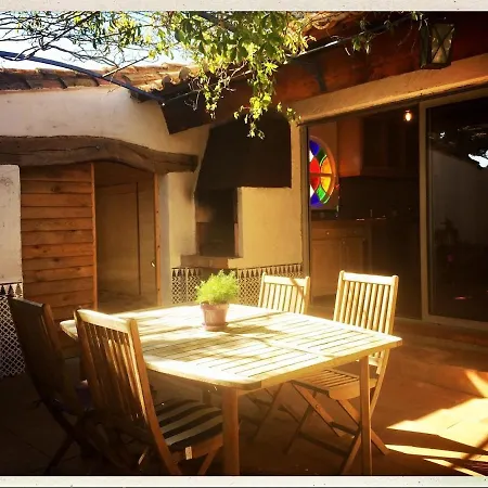 Patio Face A La A La Bergerie Du Chateau De Дом отдыха Fitou